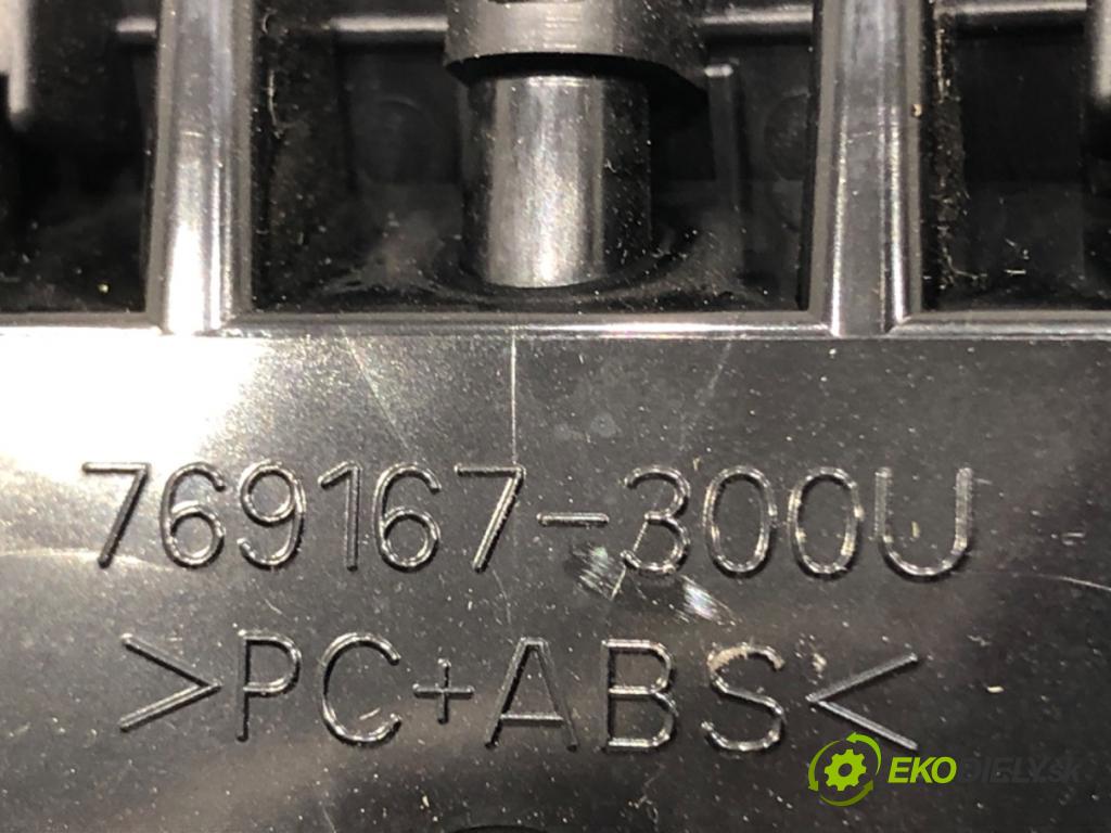 TOYOTA AYGO (_B4_) 2014 - 2022    1.0 VVTi (KGB40) 53 kW [72 KM] benzyna 2018 - 2022  Prístrojovka 769167-320U (Prístrojové dosky, displeje)