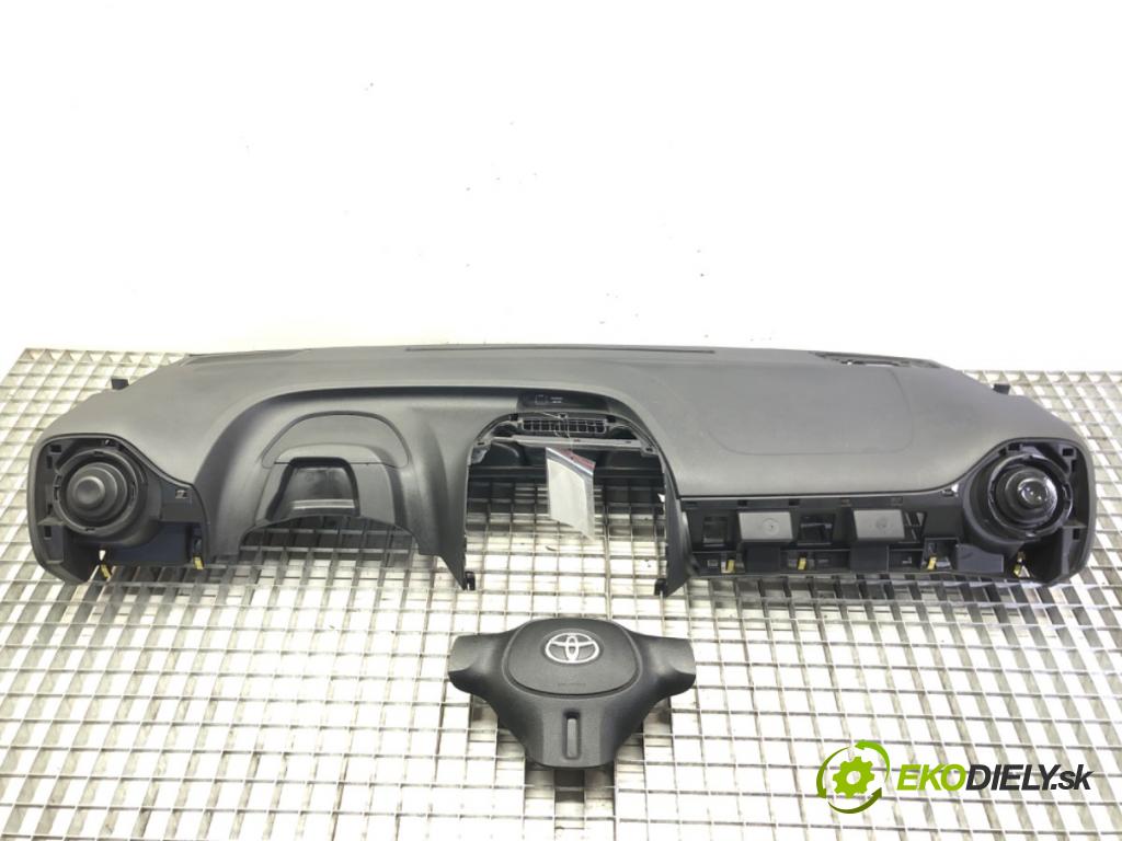 TOYOTA AYGO (_B4_) 2014 - 2022    1.0 VVTi (KGB40) 53 kW [72 KM] benzyna 2018 - 2022  Palubná doska AirBag spolujazdca volantu 