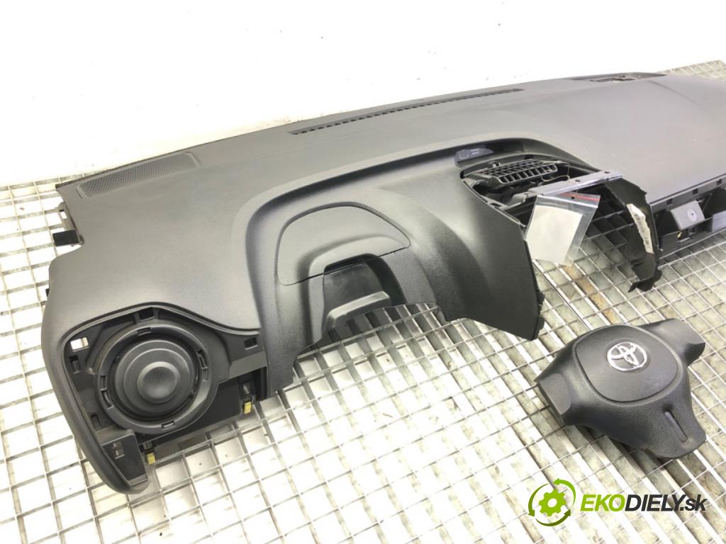 TOYOTA AYGO (_B4_) 2014 - 2022    1.0 VVTi (KGB40) 53 kW [72 KM] benzyna 2018 - 2022  Palubná doska AirBag spolujazdca volantu