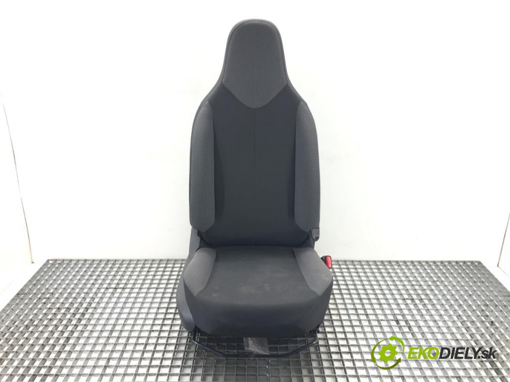 TOYOTA AYGO (_B4_) 2014 - 2022    1.0 VVTi (KGB40) 53 kW [72 KM] benzyna 2018 - 2022  Sedadlo pravy predný