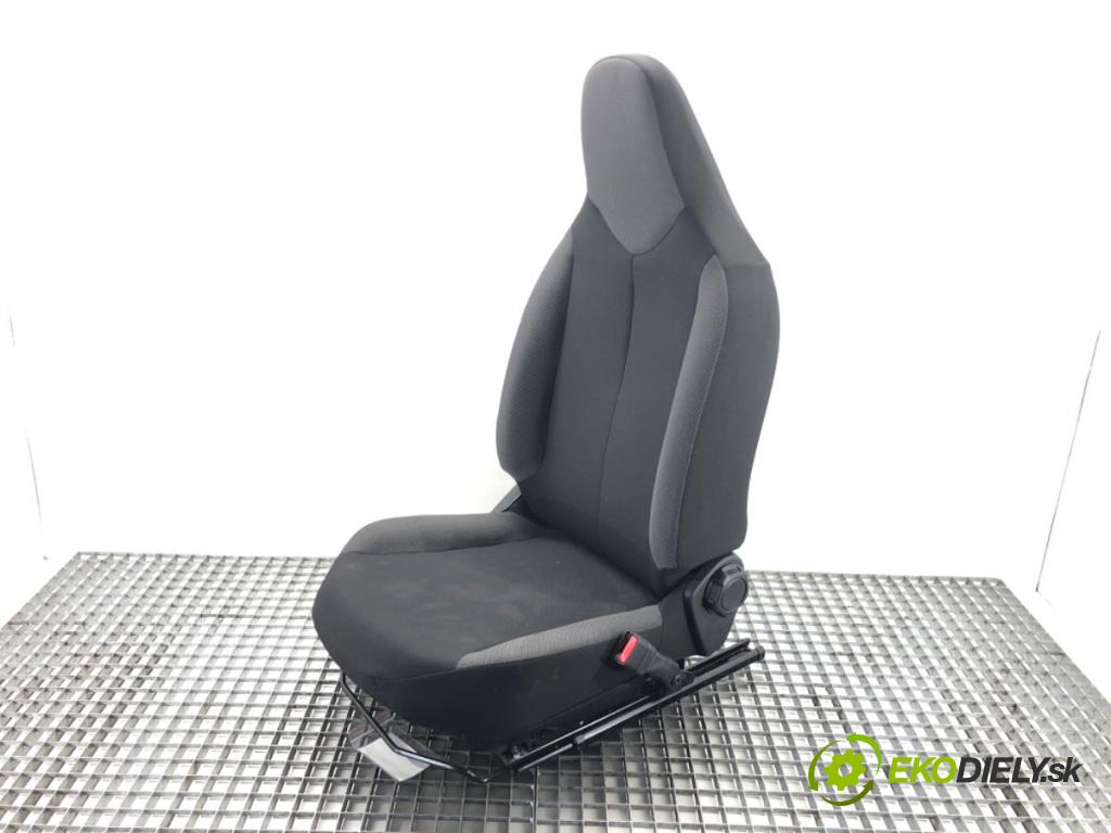 TOYOTA AYGO (_B4_) 2014 - 2022    1.0 VVTi (KGB40) 53 kW [72 KM] benzyna 2018 - 2022  Sedadlo pravy predný