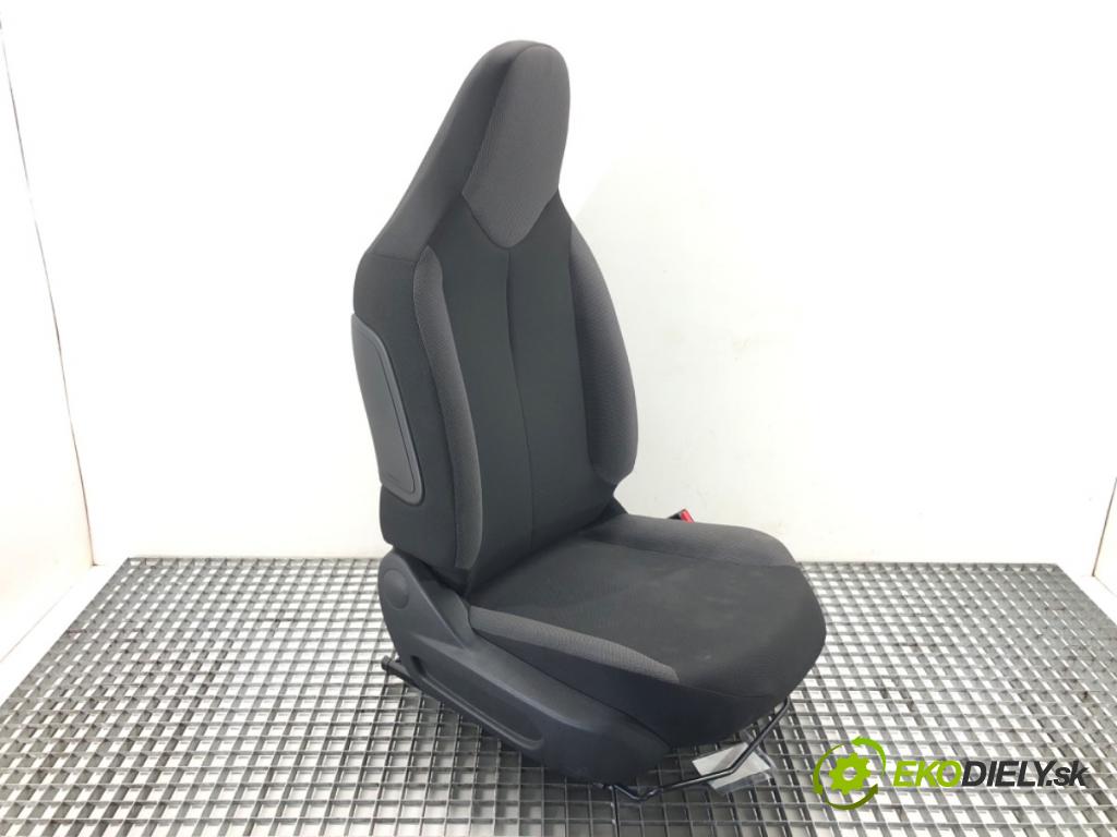 TOYOTA AYGO (_B4_) 2014 - 2022    1.0 VVTi (KGB40) 53 kW [72 KM] benzyna 2018 - 2022  Sedadlo pravy predný