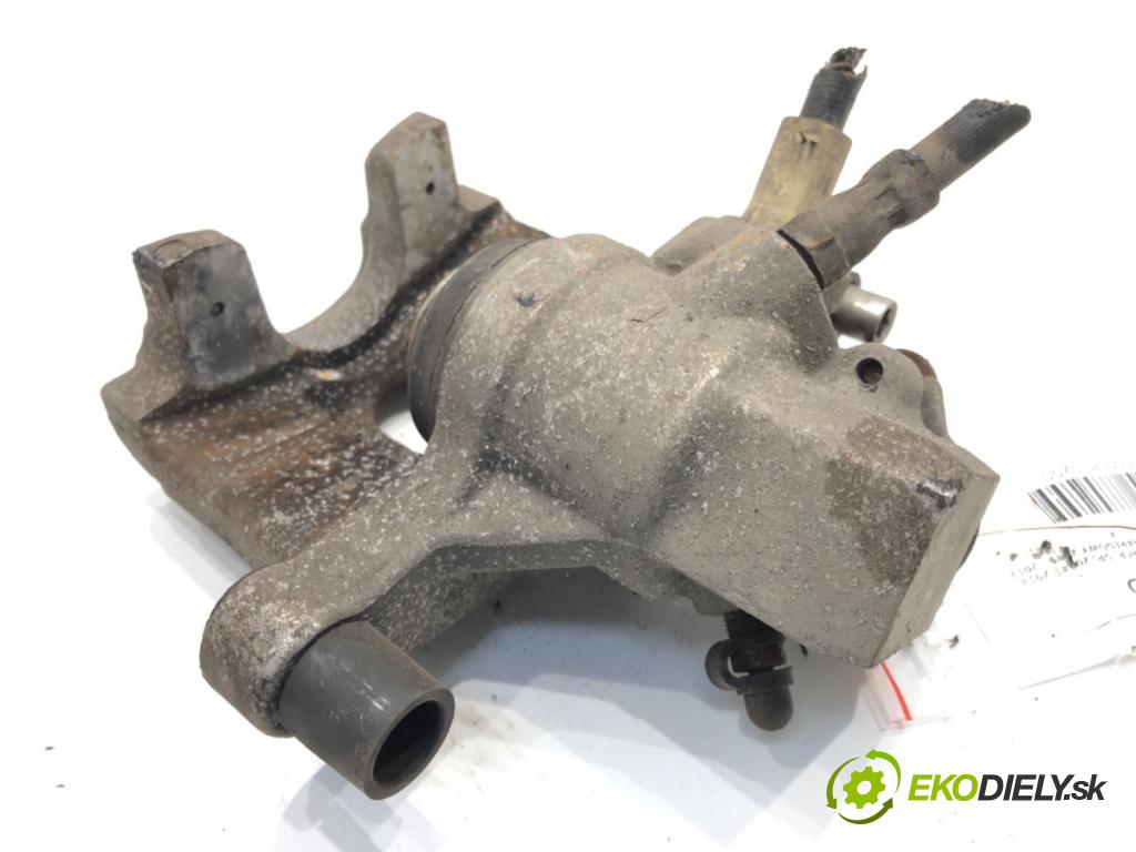 FORD FOCUS II (DA_, HCP, DP) 2004 - 2013    1.8 TDCi 85 kW [115 KM] olej napędowy 2005 - 2012  Brzdič strmeň pravy zad