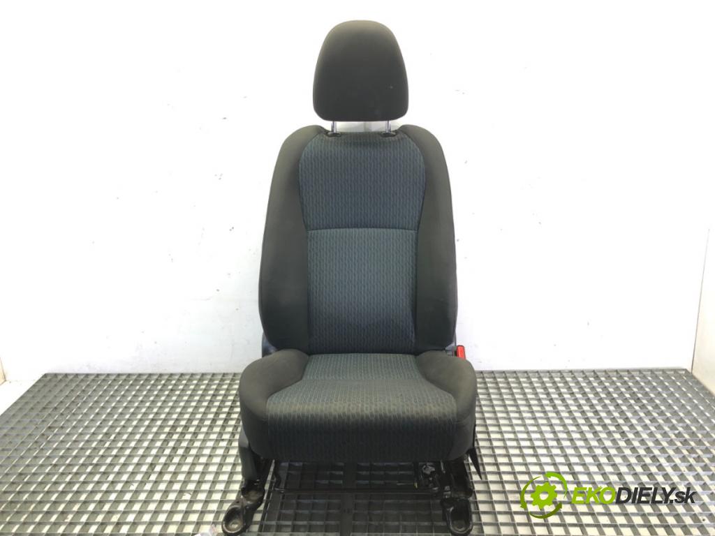TOYOTA YARIS (_P13_) 2010 - 2022    1.0 (KSP130_) 51 kW [69 KM] benzyna 2010 - 2022  Sedadlo pravy predný 