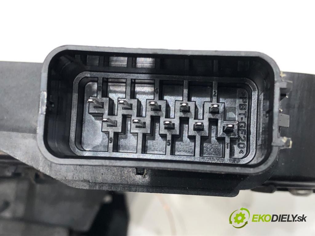 FORD MONDEO IV (BA7) 2007 - 2015    2.0 107 kW [145 KM] benzyna 2007 - 2015  zámok dveře pravý přední část 8M2A-R21812-CA