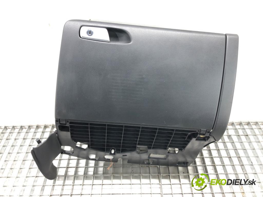 AUDI A4 B8 Avant (8K5) 2007 - 2015    2.0 TDI 105 kW [143 KM] olej napędowy 2008 - 2015  Priehradka, kastlík spolujazdca  (Priehradky, kastlíky)