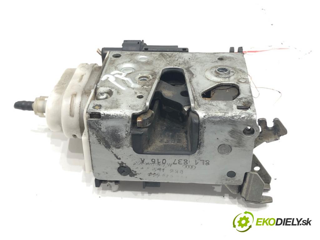 AUDI A3 (8L1) 1996 - 2006    1.9 TDI 66 kW [90 KM] olej napędowy 1996 - 2001  zámok dveře pravý přední část 8L1837016A