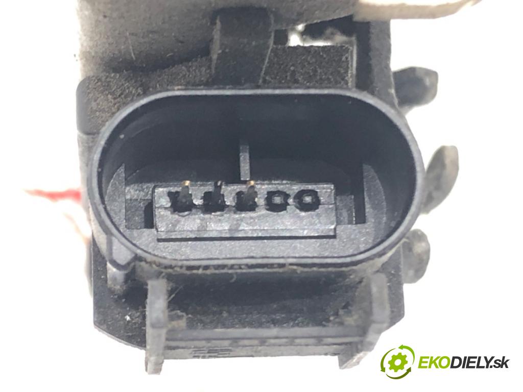 AUDI A3 (8L1) 1996 - 2006    1.9 TDI 66 kW [90 KM] olej napędowy 1996 - 2001  zámok dveře pravý přední část 8L1837016A