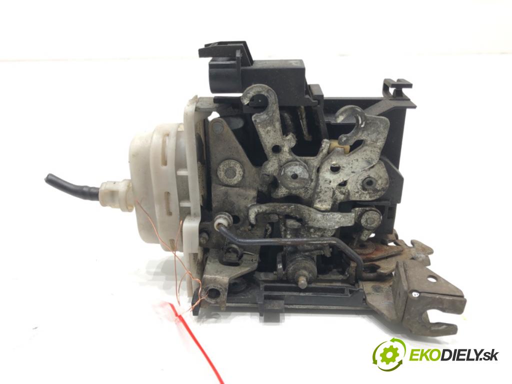 AUDI A3 (8L1) 1996 - 2006    1.9 TDI 66 kW [90 KM] olej napędowy 1996 - 2001  zámok dveře levý přední část 