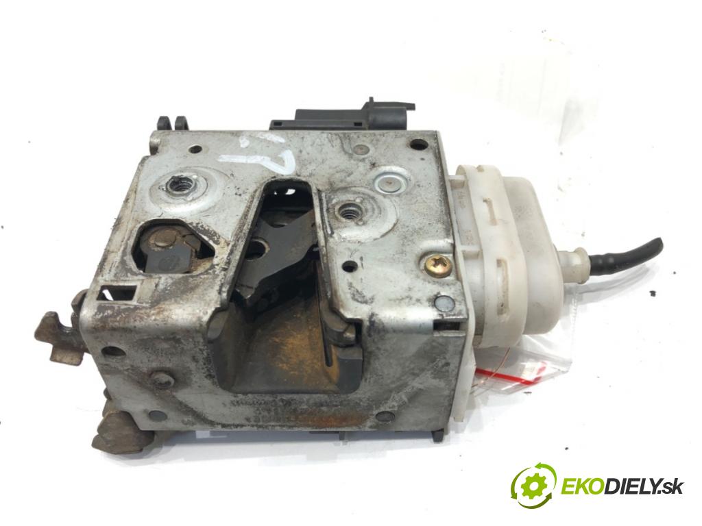 AUDI A3 (8L1) 1996 - 2006    1.9 TDI 66 kW [90 KM] olej napędowy 1996 - 2001  zámok dveře levý přední část
