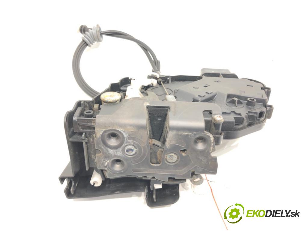 VOLVO V50 Kombi 2007 100 kW 2.0 D 1998 zámok Dvere ľavy predný 30753658