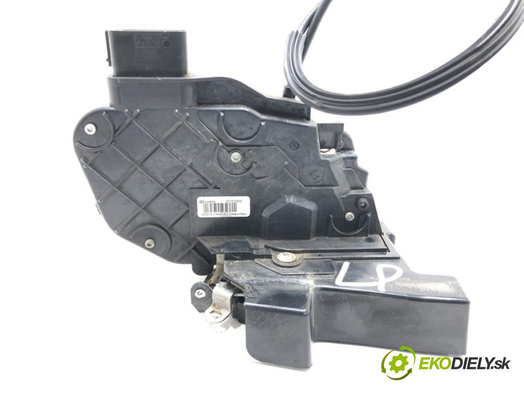 VOLVO V50 Kombi 2007 100 kW 2.0 D 1998 zámok Dvere ľavy predný 30753658