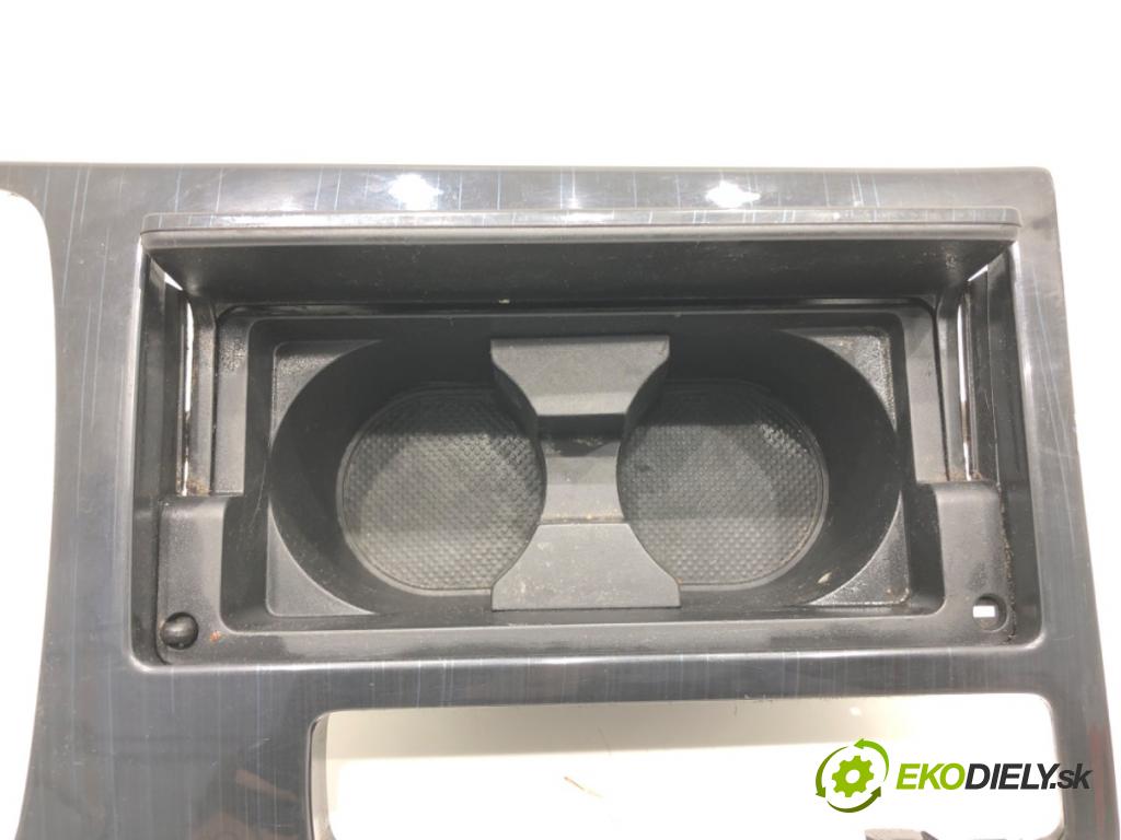 MAZDA 6 Hatchback (GH) 2007 - 2013    2.0 MZR-CD (GH14) 103 kW [140 KM] olej napędowy 2007 - 2009  Držiak na nápoje  (Úchyty, držiaky na nápoje)