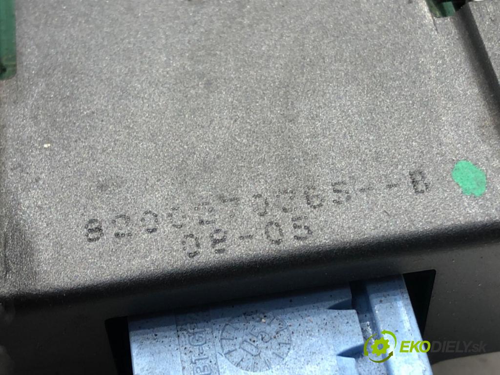 RENAULT SCÉNIC II (JM0/1_) 2003 - 2010    1.9 dCi (JM0G, JM12, JM1G, JM2C) 88 kW [120 KM] olej napędowy 2003 - 2006  Prepínač brzdy ručnej brzdy  (Prepínače, spínače, tlačidlá a ovládače kúrenia)