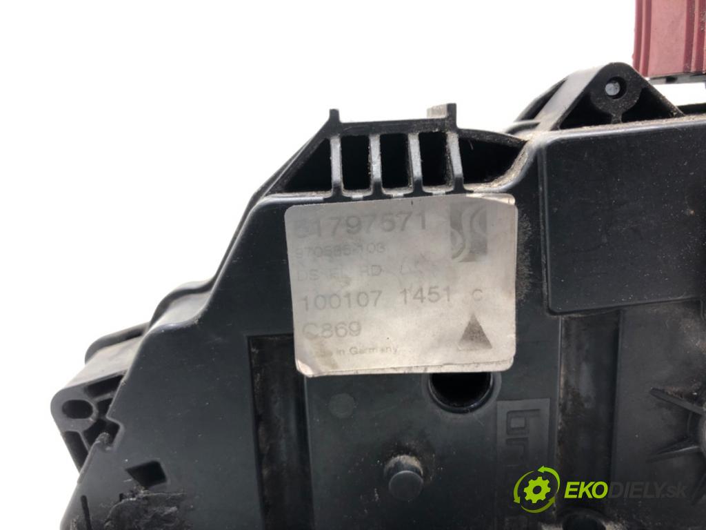 FIAT GRANDE PUNTO (199_) 2005 - 2022    1.4 (199AXB11, 199AXB1A, 199BXB1A, 199AXL1A) 57 kW [77 KM] benzyna 2005 - 2015  zámok dveře levý zadní část 51797571