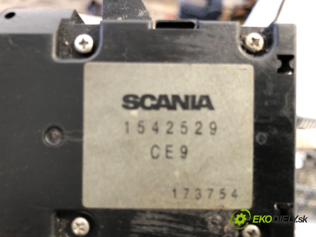 SCANIA R-series    R420  Prepínač smeroviek I stieračov 1542529