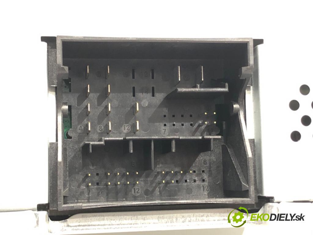 VW POLO VI (AW1, BZ1, AE1) 2017 - 2022    1.0 48 kW [65 KM] benzyna 2017 - 2022  RADIO Navigácia 17A035867 (Audio zariadenia)