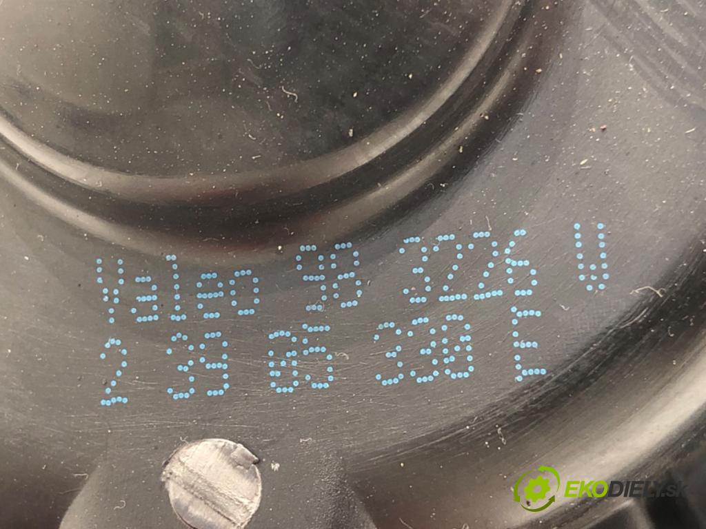 VW GOLF V (1K1) 2003 - 2010    1.6 75 kW [102 KM] benzyna 2004 - 2008  ventilátor kúrenia 983226W