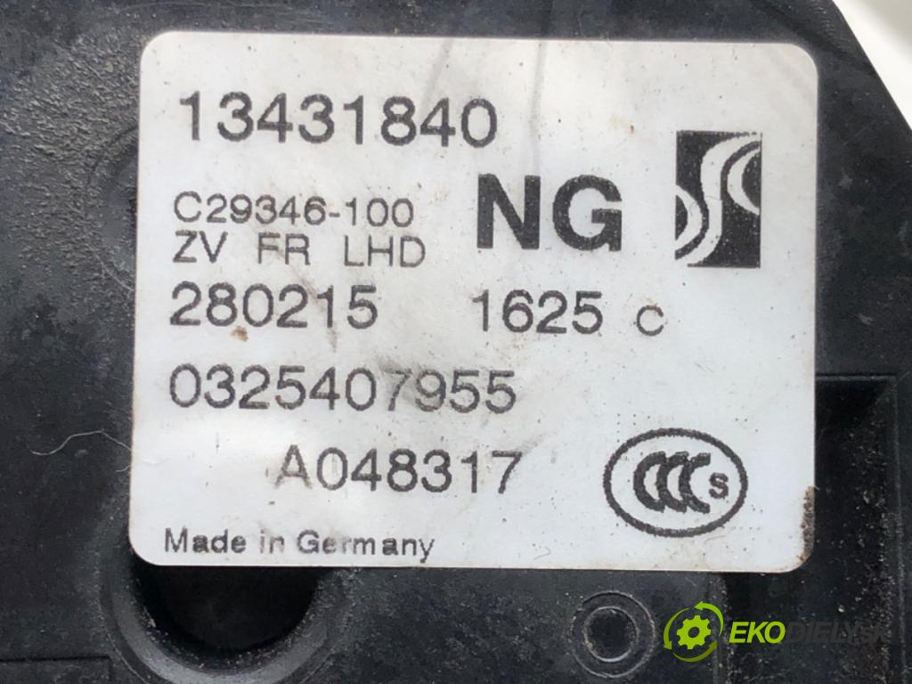 OPEL CORSA E (X15) 2014 - 2022    1.4 (08, 68) 66 kW [90 KM] benzyna 2014 - 2022  zámok dveře pravý přední část 13431840