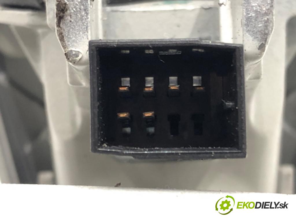 AUDI A6 C7 Avant (4G5, 4GD) 2011 - 2018    3.0 TDI quattro 230 kW [313 KM] olej napędowy 2011 - 2018  zpětné zrcátko vnitřní 8T0857511AB (Světla vnitřní)