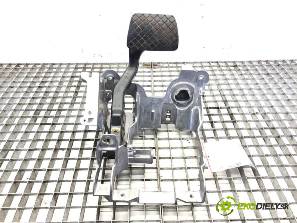 AUDI Q5 (8RB) 2008 - 2017    3.0 TDI quattro 180 kW [245 KM] olej napędowy 2012 - 2017  PEDÁL: 8K1721117 (Pedále)