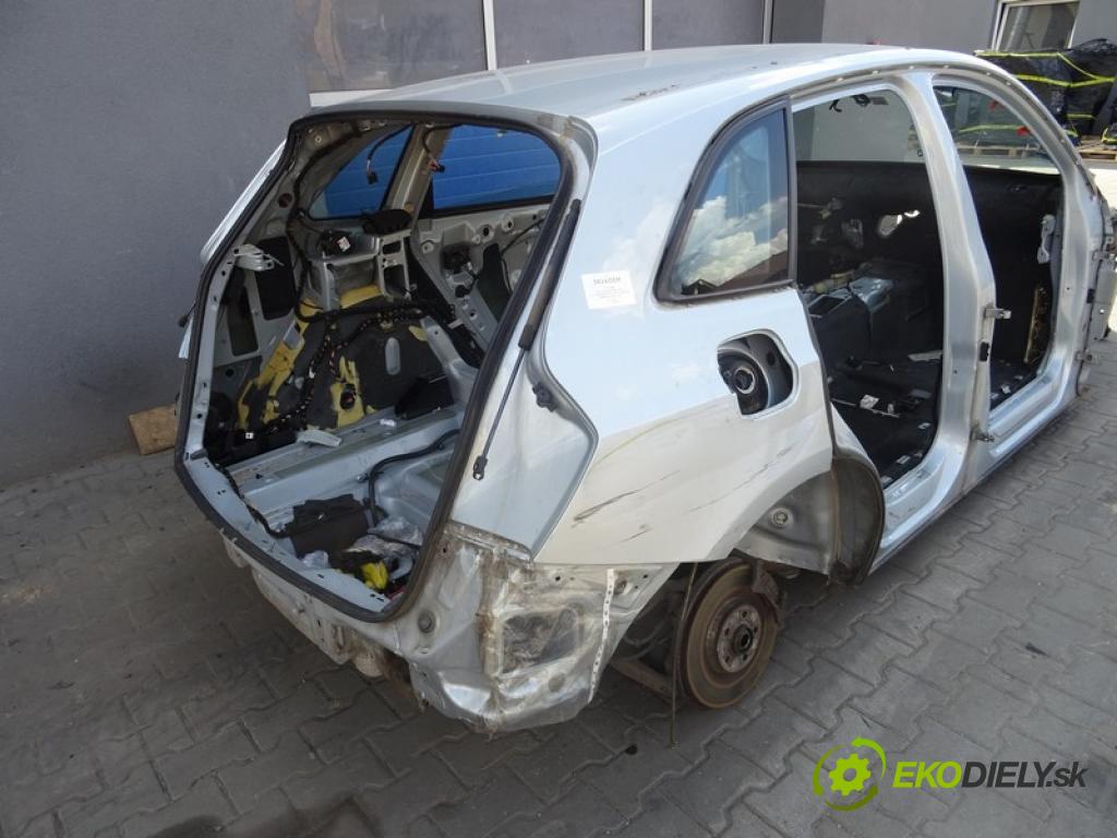 AUDI Q5 (8RB) 2008 - 2017    3.0 TDI quattro 180 kW [245 KM] olej napędowy 2012 - 2017  KAROSERIA ČTVRŤÁK levá strana pravá přední část PODŁUŻNICA prahy střecha