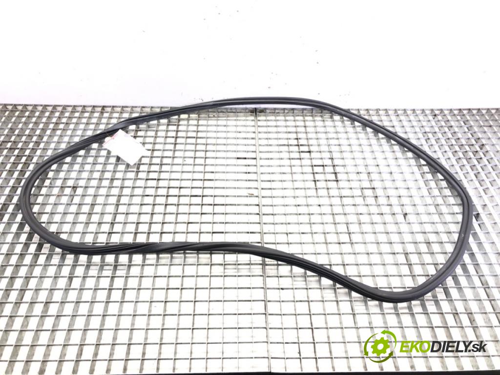 AUDI Q5 (8RB) 2008 - 2017    3.0 TDI quattro 180 kW [245 KM] olej napędowy 2012 - 2017  těsnění dveře zadní část pravá  (Ostatní)