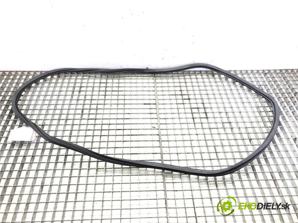 AUDI Q5 (8RB) 2008 - 2017    3.0 TDI quattro 180 kW [245 KM] olej napędowy 2012 - 2017  těsnění dveře zadní část pravá  (Ostatní)