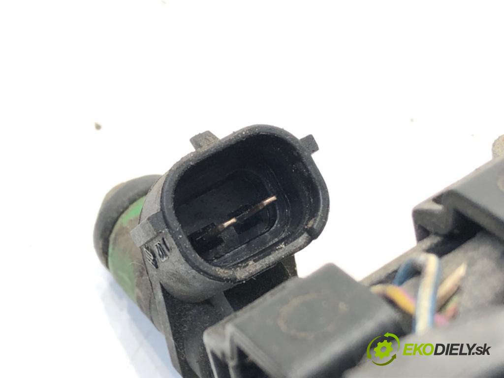 SEAT IBIZA III (6L1) 2002 - 2009    1.2 47 kW [64 KM] benzyna 2002 - 2006  Lišta vstrekovacia 03E133320 (Vstrekovacie lišty)