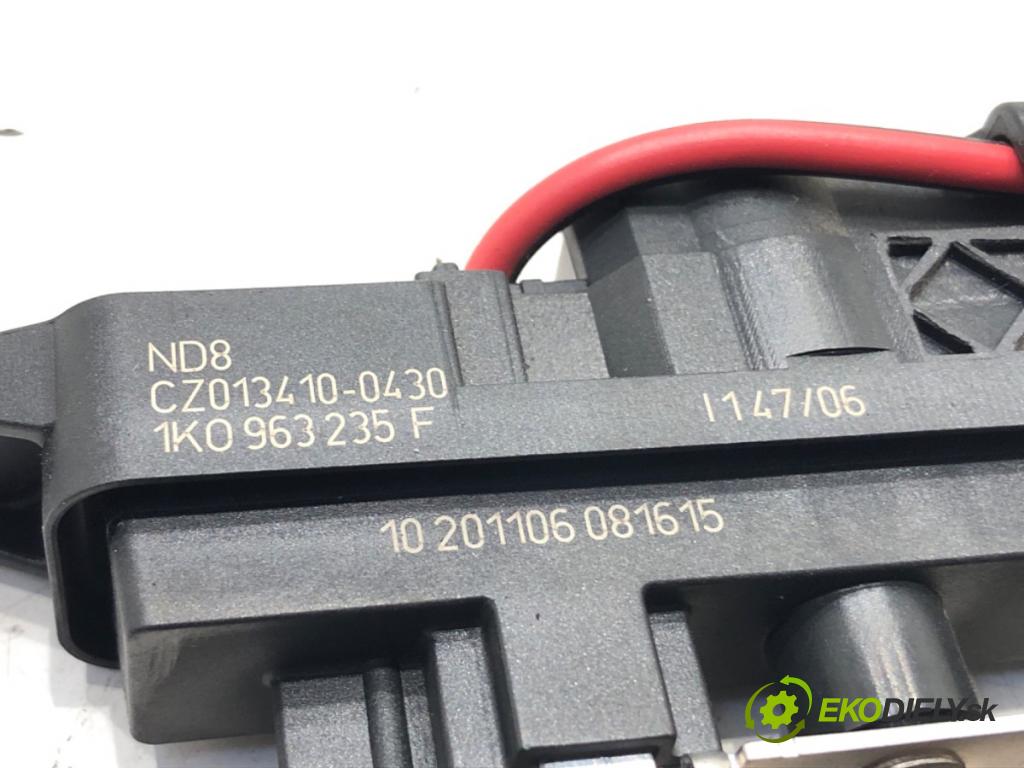 VW PASSAT B6 Variant (3C5) 2005 - 2011    2.0 TDI 103 kW [140 KM] olej napędowy 2005 - 2009  Výhrevné teleso, radiátor kúrenia elektrická 1K0963235F (Radiátory kúrenia)