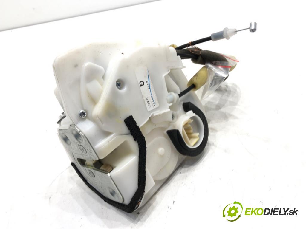 MAZDA 2 (DL, DJ) 2014 - 2022    1.5 SKYACTIV-G 66 kW [90 KM] benzyna 2014 - 2017  zámok dveře pravý přední část