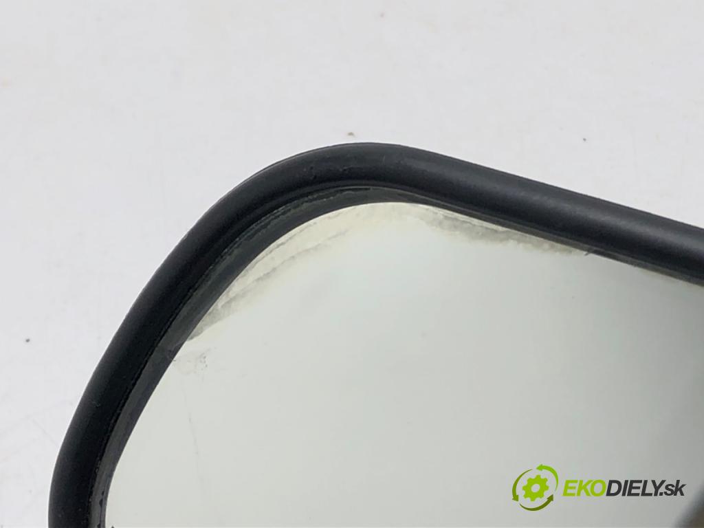 MAZDA 2 (DL, DJ) 2014 - 2022    1.5 SKYACTIV-G 66 kW [90 KM] benzyna 2014 - 2017  zpětné zrcátko vnitřní  (Světla vnitřní)