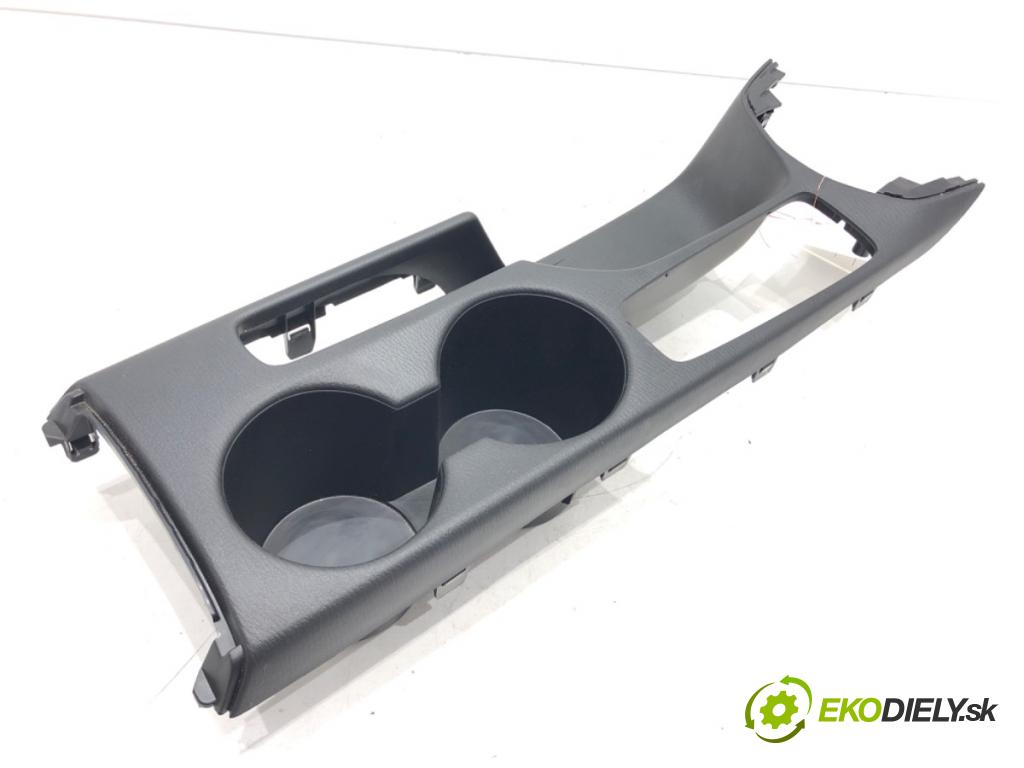 MAZDA 2 (DL, DJ) 2014 - 2022    1.5 SKYACTIV-G 66 kW [90 KM] benzyna 2014 - 2017  Držiak na nápoje DA6C-64431 (Úchyty, držiaky na nápoje)