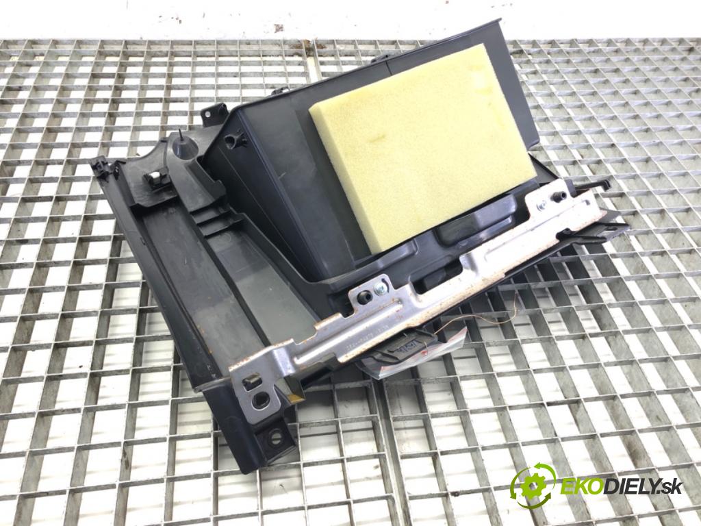 MAZDA 2 (DL, DJ) 2014 - 2022    1.5 SKYACTIV-G 66 kW [90 KM] benzyna 2014 - 2017  Priehradka, kastlík spolujazdca DA6C-64261 (Priehradky, kastlíky)