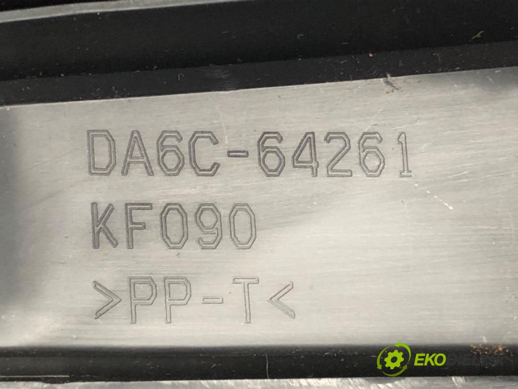 MAZDA 2 (DL, DJ) 2014 - 2022    1.5 SKYACTIV-G 66 kW [90 KM] benzyna 2014 - 2017  Priehradka, kastlík spolujazdca DA6C-64261 (Priehradky, kastlíky)