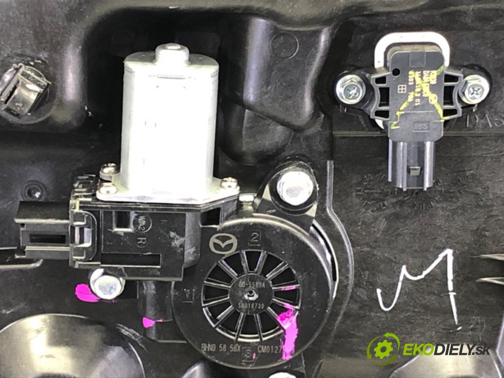 MAZDA 2 (DL, DJ) 2014 - 2022    1.5 SKYACTIV-G 66 kW [90 KM] benzyna 2014 - 2017  mechanismus okna pravý přední část