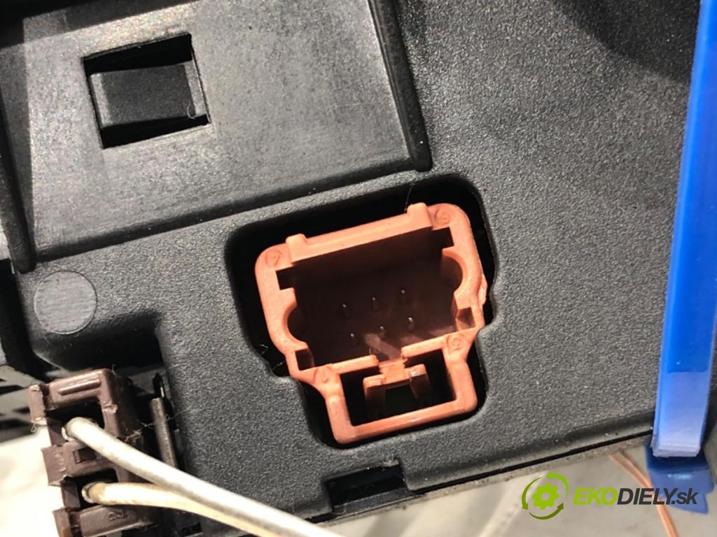 CITROEN C5 I Break (DE_) 2001 - 2004    2.0 16V (DERFNF, DERFNC, RERFNC) 100 kW [136 KM] benzyna 2001 - 2004  Prepínač kombinovaný 96477536XT (Prepínače, spínače, tlačidlá a ovládače kúrenia)