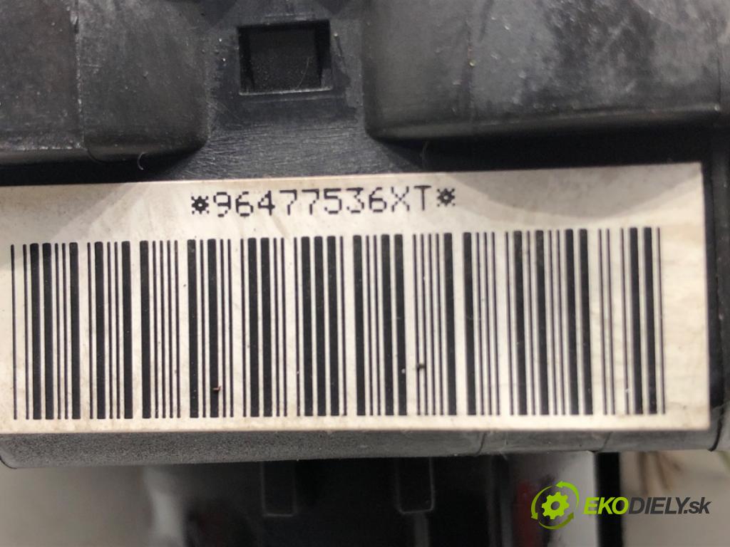CITROEN C5 I Break (DE_) 2001 - 2004    2.0 16V (DERFNF, DERFNC, RERFNC) 100 kW [136 KM] benzyna 2001 - 2004  Prepínač kombinovaný 96477536XT (Prepínače, spínače, tlačidlá a ovládače kúrenia)