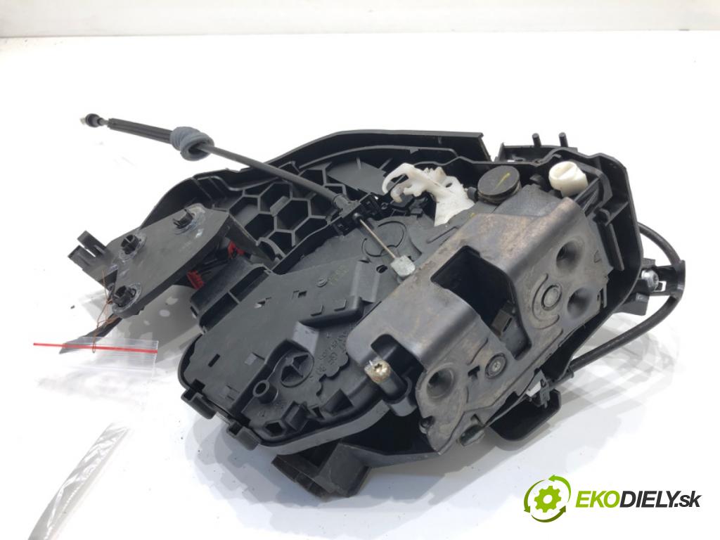 VOLVO V50 (545) 2003 - 2012    2.0 D 100 kW [136 KM] olej napędowy 2004 - 2010  zámok dveře pravý zadní část
