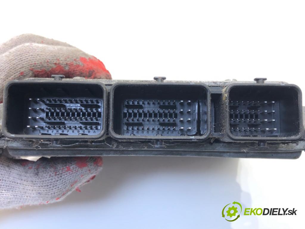 VOLVO V50 (545) 2003 - 2012    2.0 D 100 kW [136 KM] olej napędowy 2004 - 2010  riadiaca jednotka Motor 30771350AA (Riadiace jednotky)