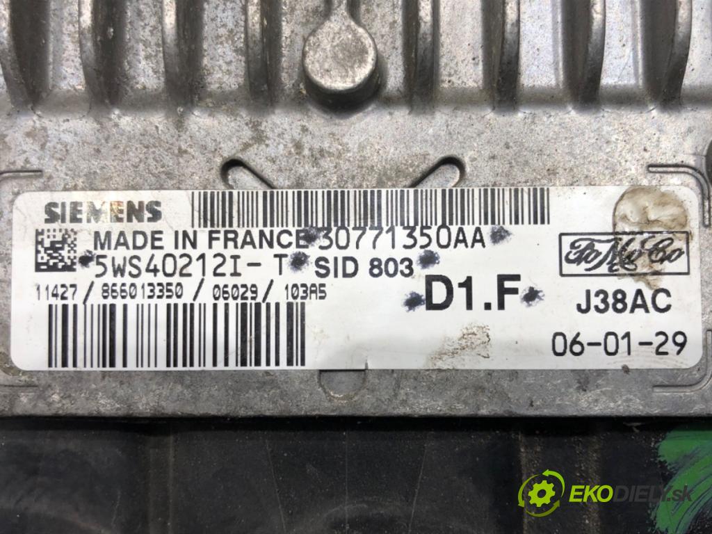 VOLVO V50 (545) 2003 - 2012    2.0 D 100 kW [136 KM] olej napędowy 2004 - 2010  riadiaca jednotka Motor 30771350AA (Riadiace jednotky)