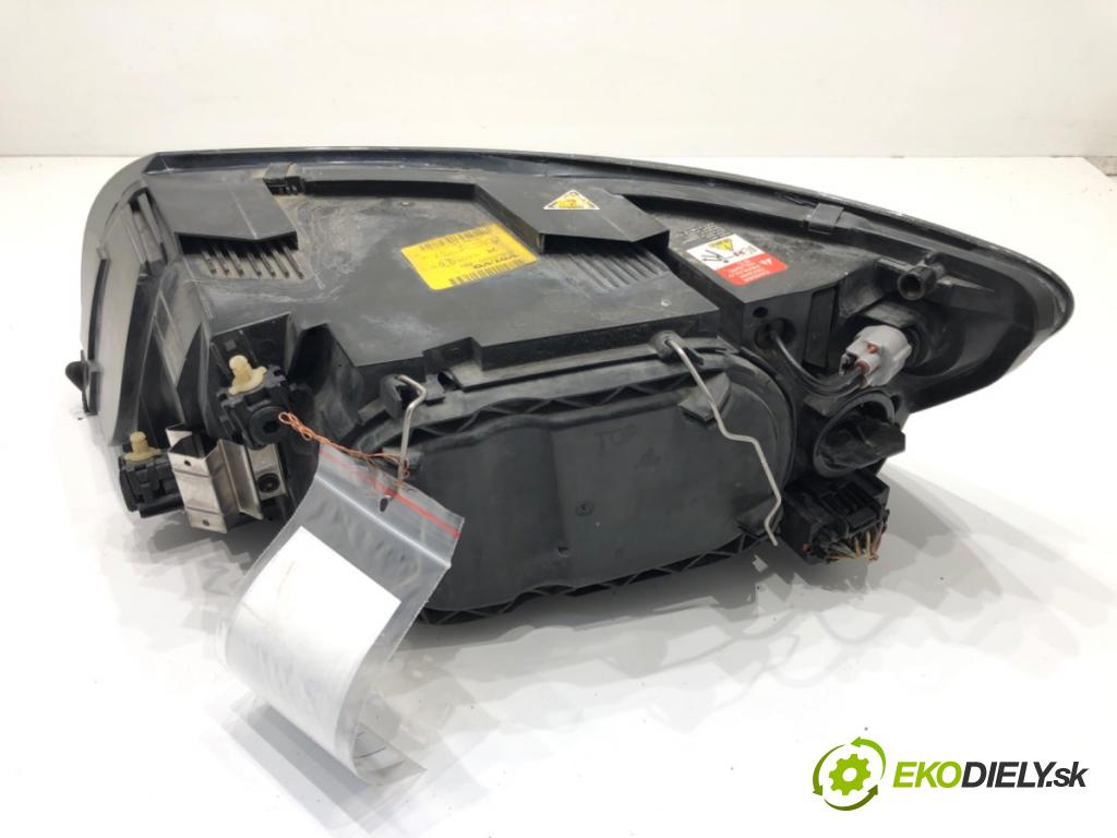 VOLVO V50 (545) 2003 - 2012    2.0 D 100 kW [136 KM] olej napędowy 2004 - 2010  Svetlomet pravy predný XENON 30698890