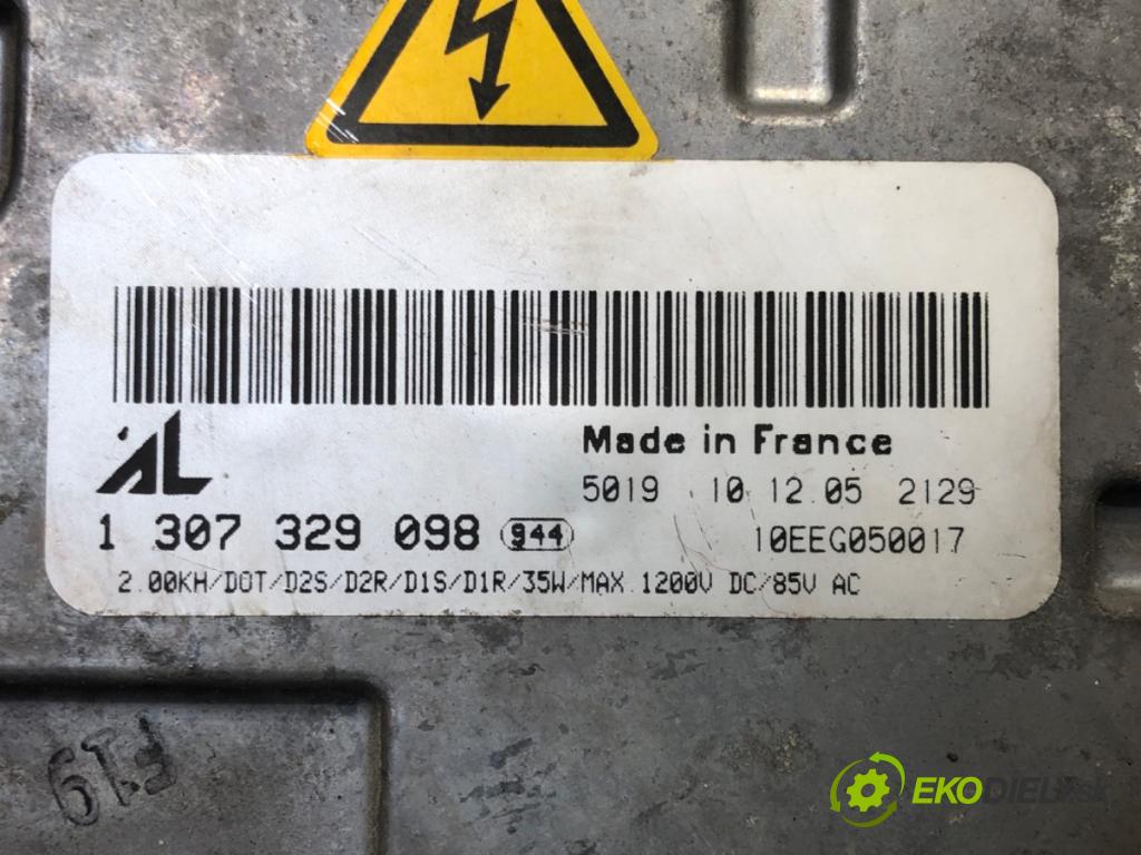 VOLVO V50 (545) 2003 - 2012    2.0 D 100 kW [136 KM] olej napędowy 2004 - 2010  Menič XENON 1307329098 (Riadiace jednotky xenónu)