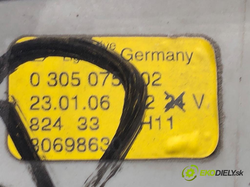 VOLVO V50 (545) 2003 - 2012    2.0 D 100 kW [136 KM] olej napędowy 2004 - 2010  hmlové svetlo, hmlovka pravý přední část