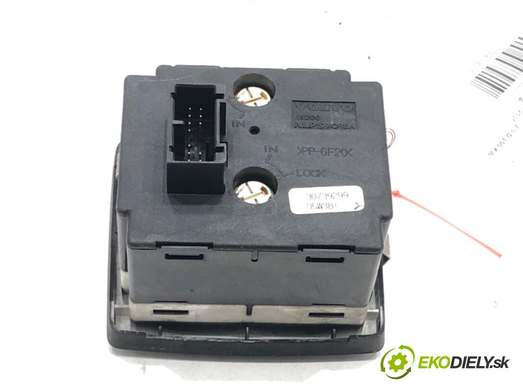 VOLVO V50 (545) 2003 - 2012    2.0 D 100 kW [136 KM] olej napędowy 2004 - 2010  Modul svetiel 30859669 (Ostatné)