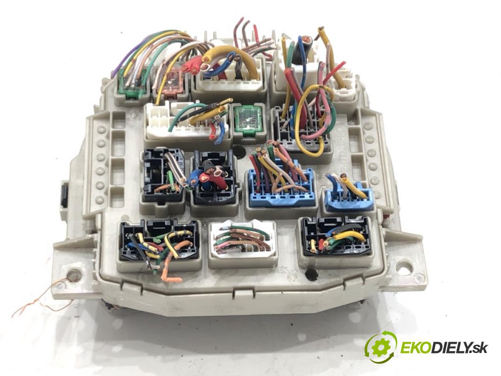 TOYOTA AYGO (_B1_) 2005 - 2014    1.0 (KGB10_) 50 kW [68 KM] benzyna 2005 - 2014  Prístrojovka 83800-0H160 (Prístrojové dosky, displeje)