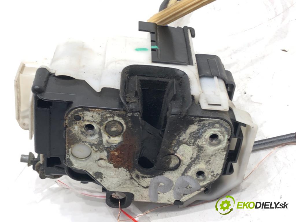 PEUGEOT BIPPER (AA_) 2008 - 2022    1.4 HDi 50 kW [68 KM] olej napędowy 2008 - 2022  zámok dveře pravý přední část 
