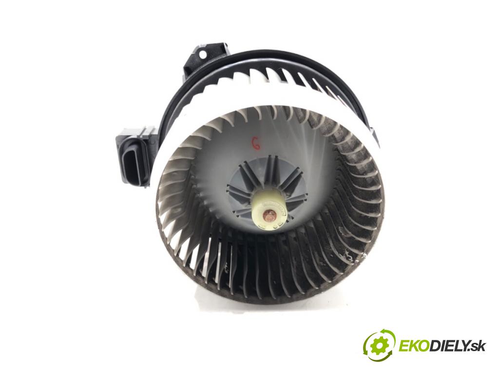 TOYOTA YARIS (_P9_) 2005 - 2014    1.3 VVT-i (SCP90_) 64 kW [87 KM] benzyna 2005 - 2010  ventilátor kúrenia AV272700-0311