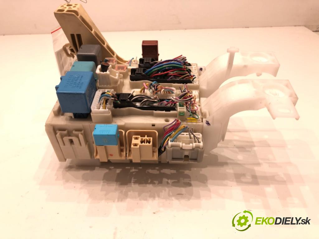 TOYOTA YARIS (_P9_) 2005 - 2014    1.3 VVT-i (SCP90_) 64 kW [87 KM] benzyna 2005 - 2010  modul BSI  (Pojistkové skříňky)