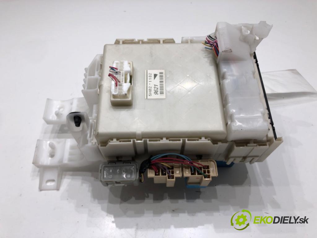 TOYOTA YARIS (_P9_) 2005 - 2014    1.3 VVT-i (SCP90_) 64 kW [87 KM] benzyna 2005 - 2010  modul BSI  (Pojistkové skříňky)